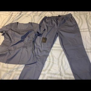 BNWT Jaanuu scrub set size L in gray